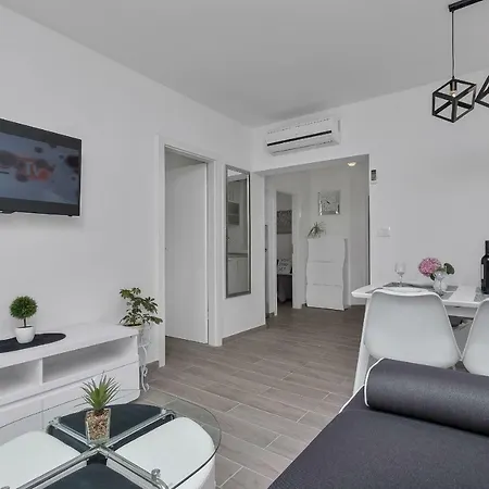 Kate * Podgora (Split-Dalmatia)